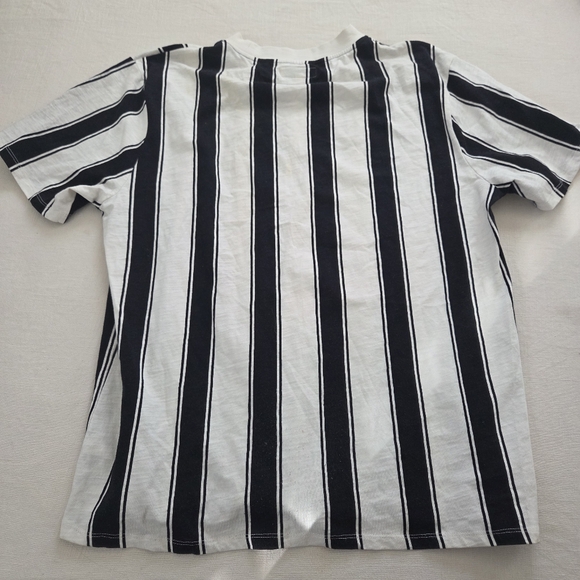 Guess Striped Black and White T-Shirt Vintage 90s Style XL - Picture 8 of 8